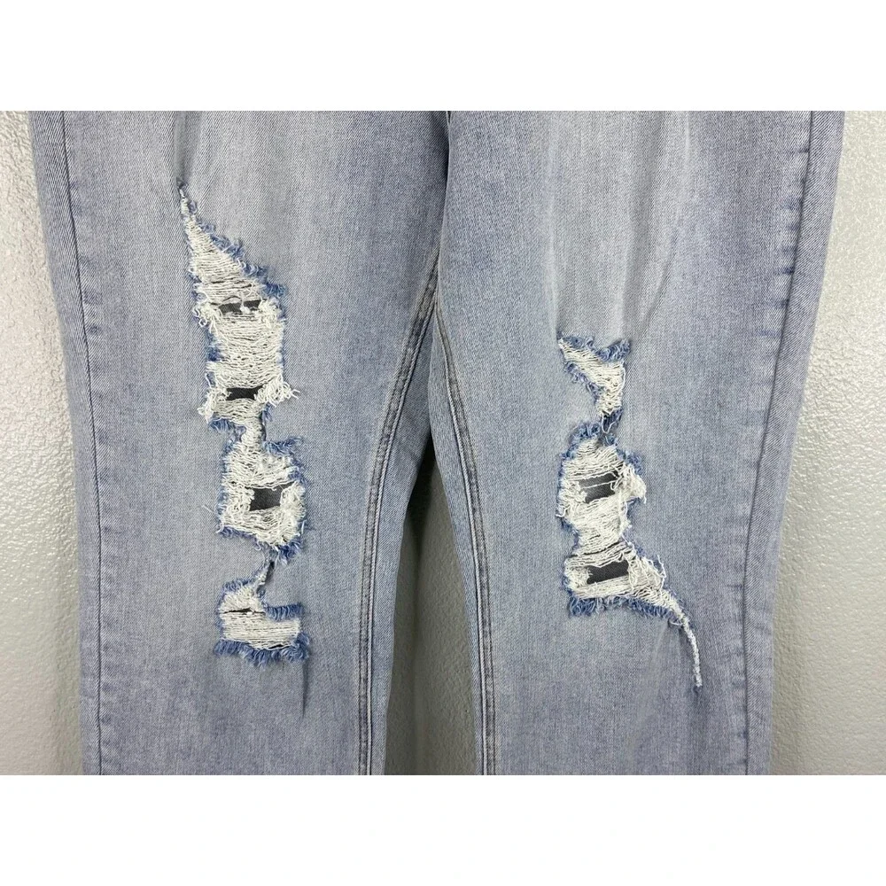Risen Women 1XL Jeans Boyfriend Fit Straight Leg Distressed Light Wash NWT - Picture 3 of 16